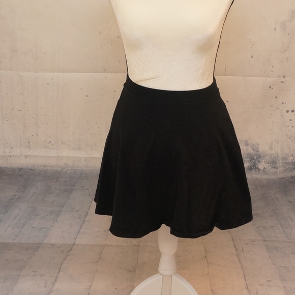 Forever 21 Dresses & Skirts - Black skater skirt